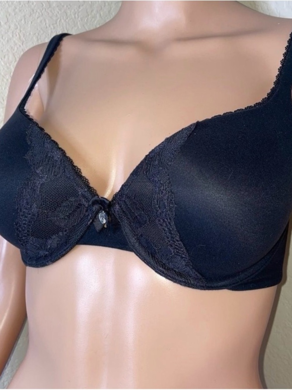 Victoria's Secret black lace push up padded bra Black Lace-Trim Underwire 32D